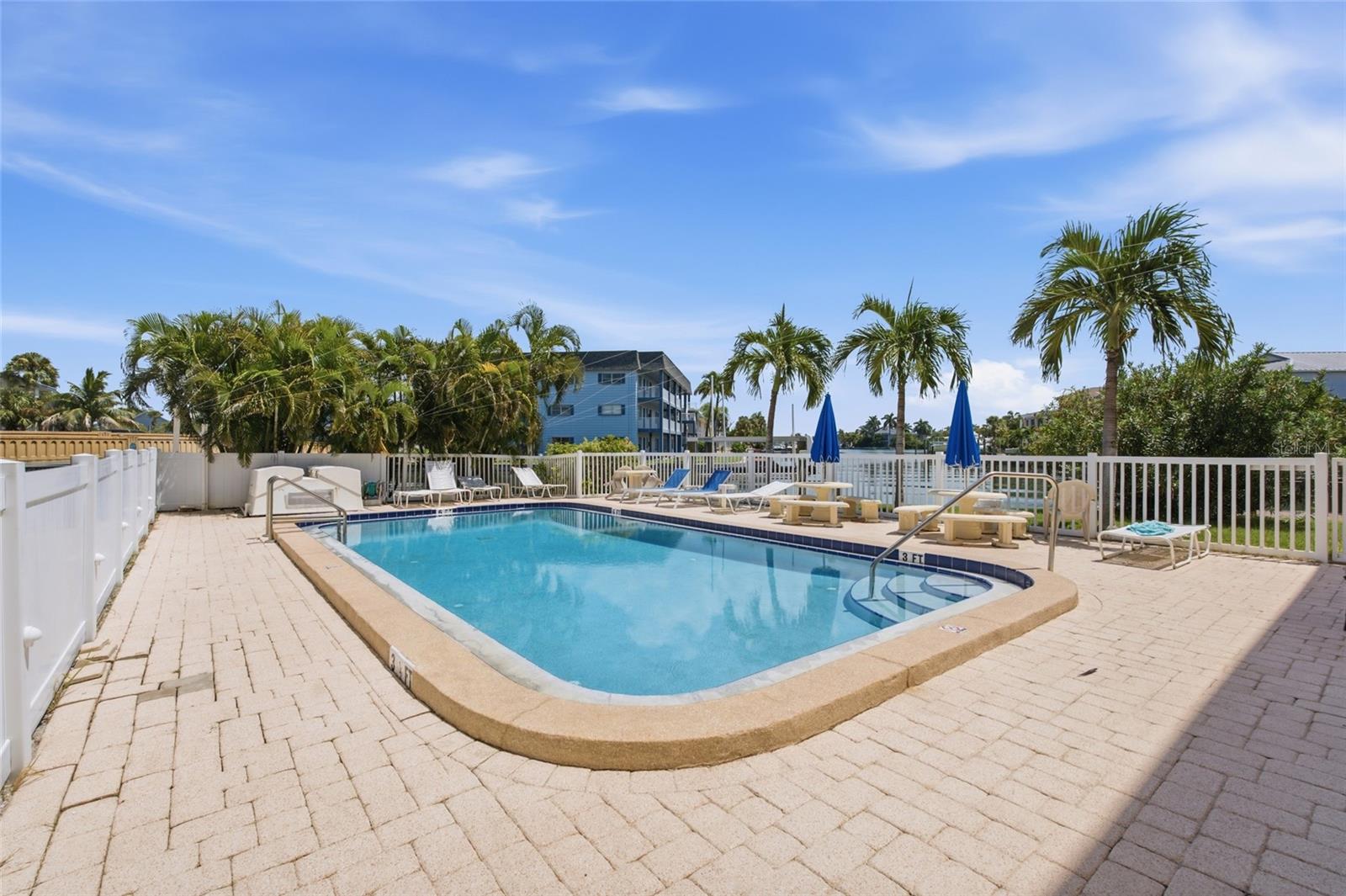 175 116th Ave #206, Treasure Island, FL 33706