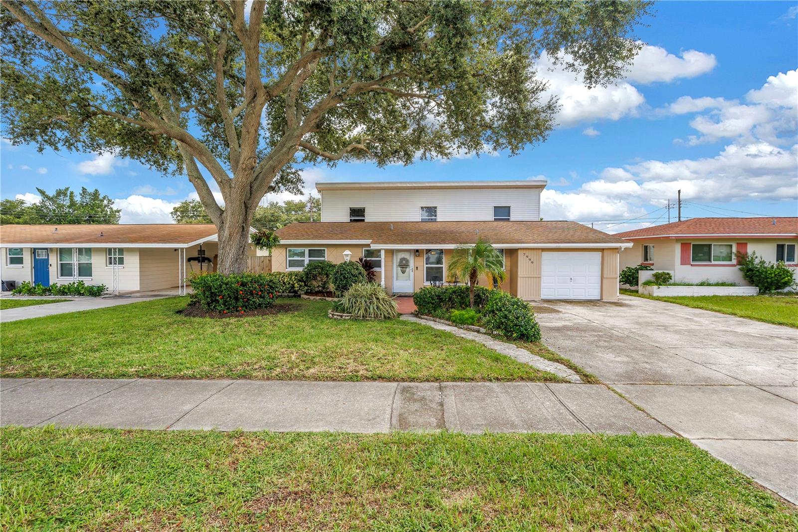 7999 Ridge Rd, Seminole, FL 33772