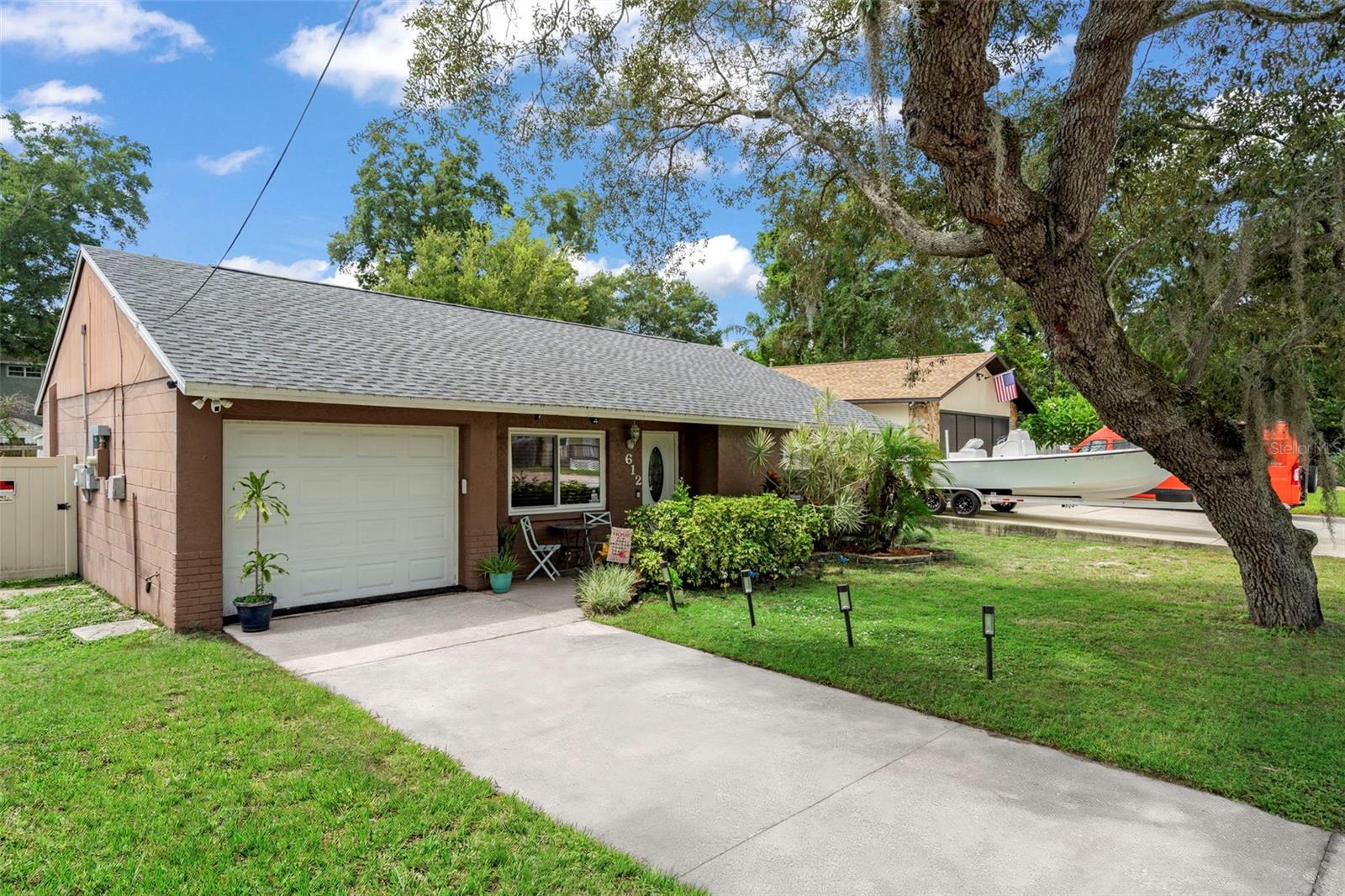 612 E Spruce St, Tarpon Springs, FL 34689