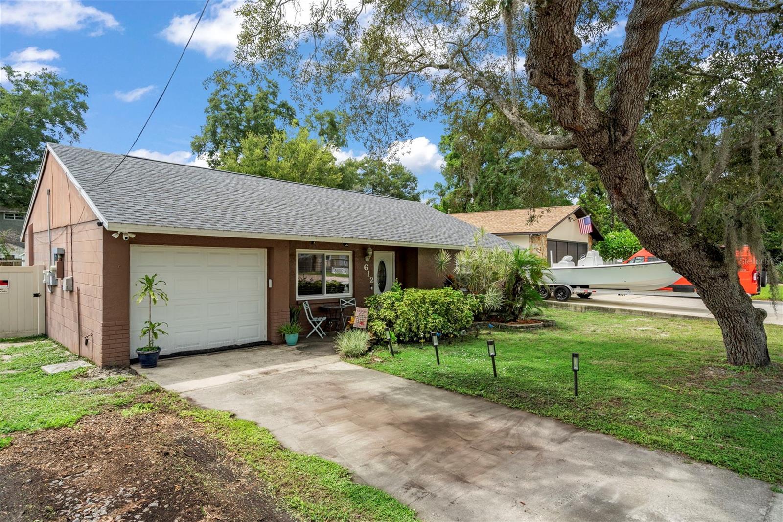 612 E Spruce St, Tarpon Springs, FL 34689