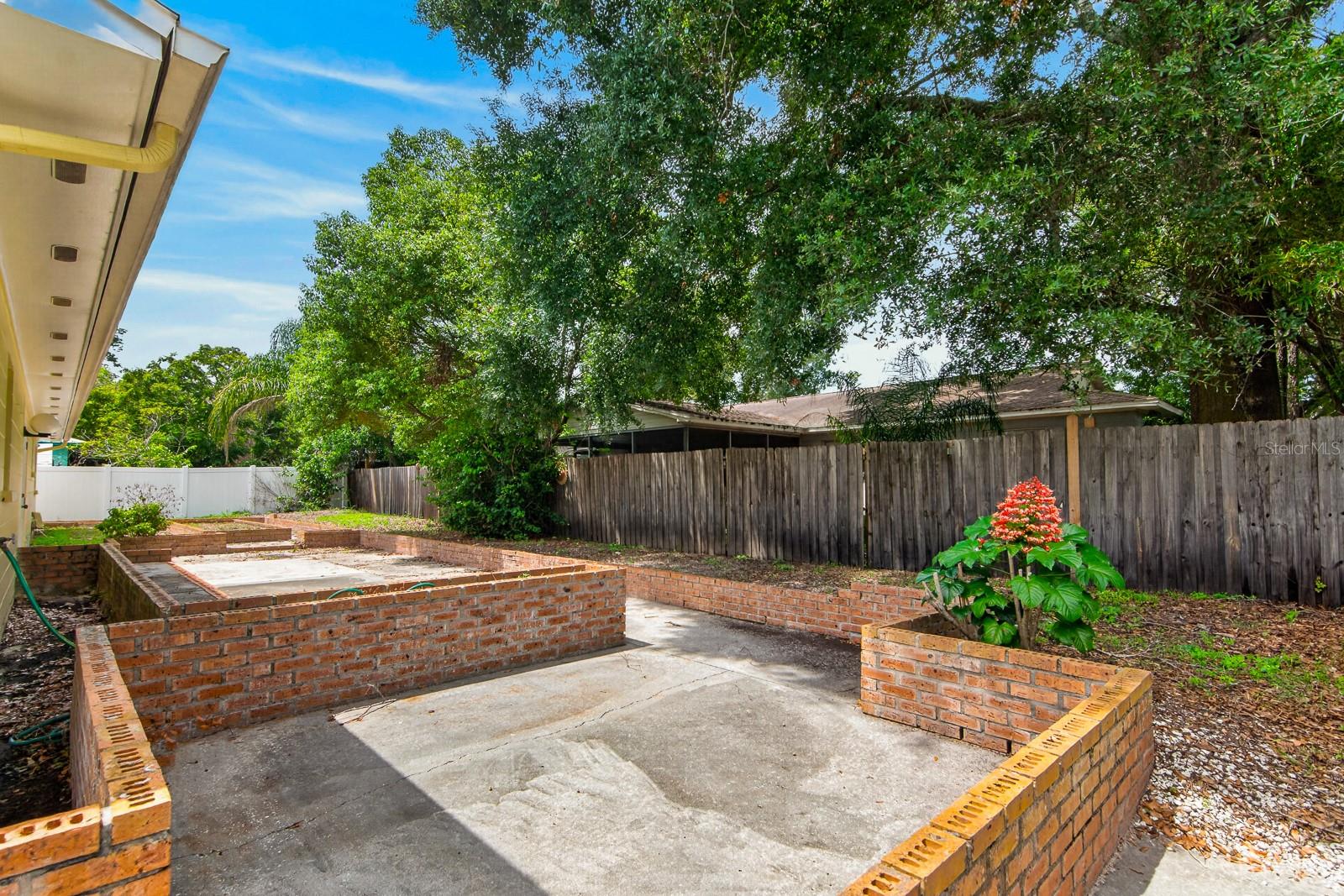 3832 Parkside Dr, Valrico, FL 33594