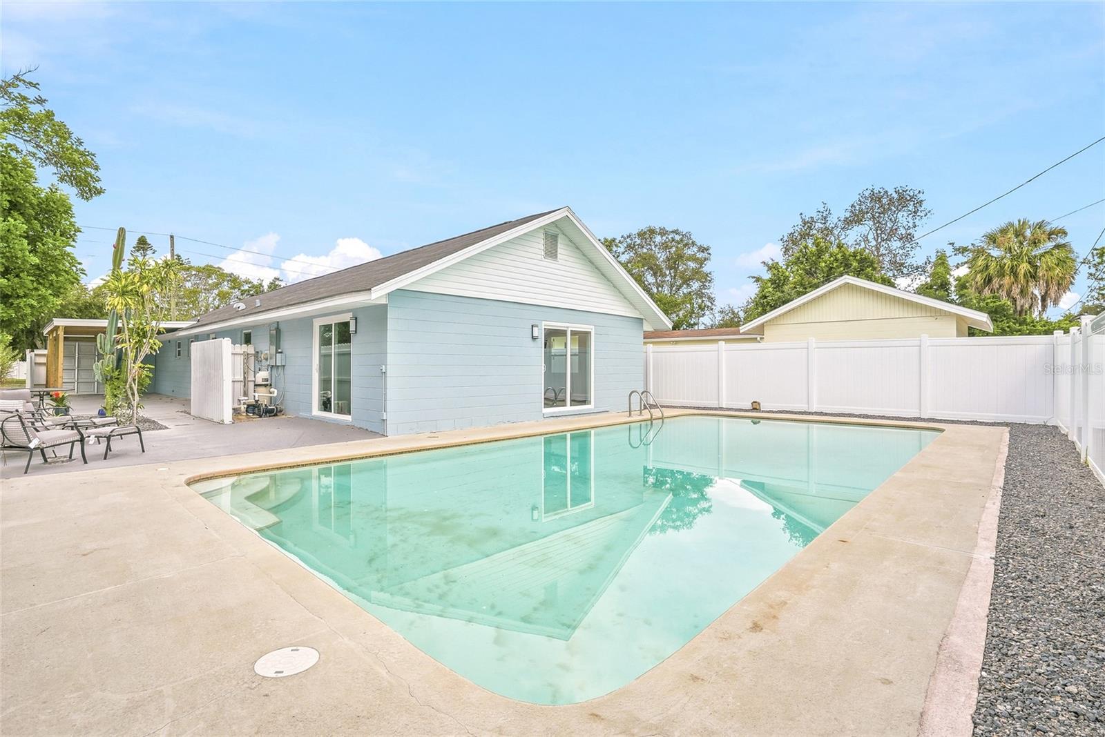 1811 49th St N, St Petersburg, FL 33710