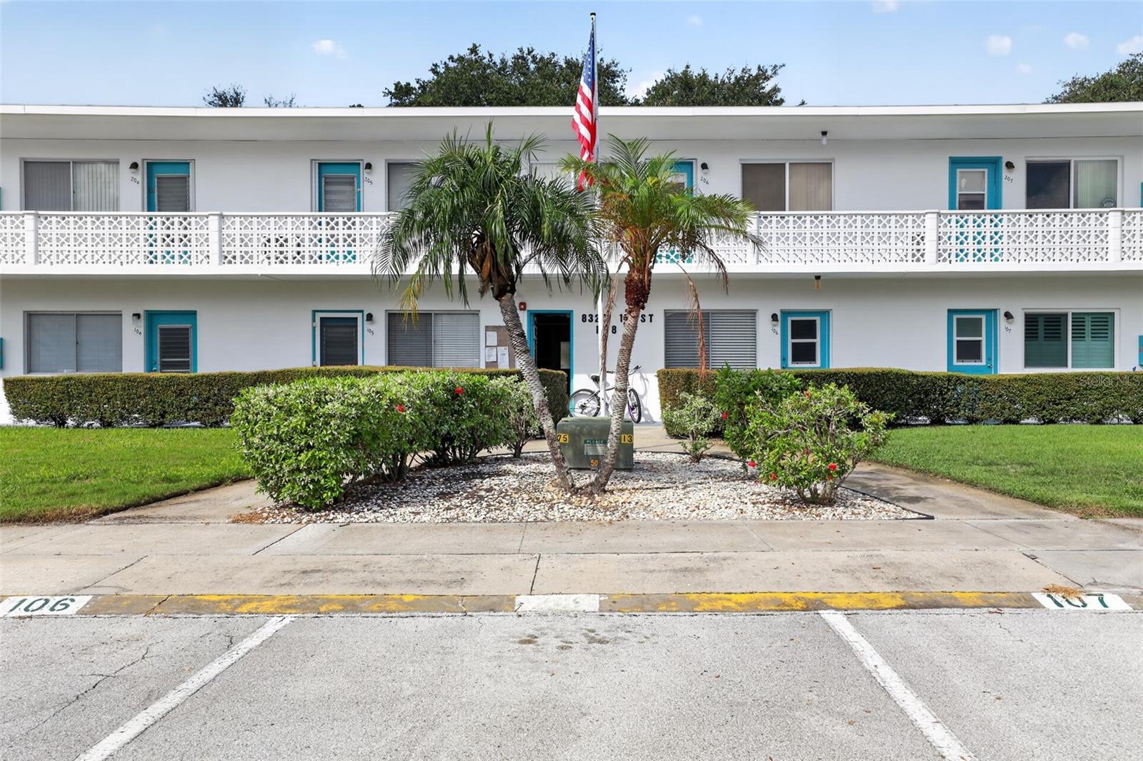 8320 112th St #208, Seminole, FL 33772