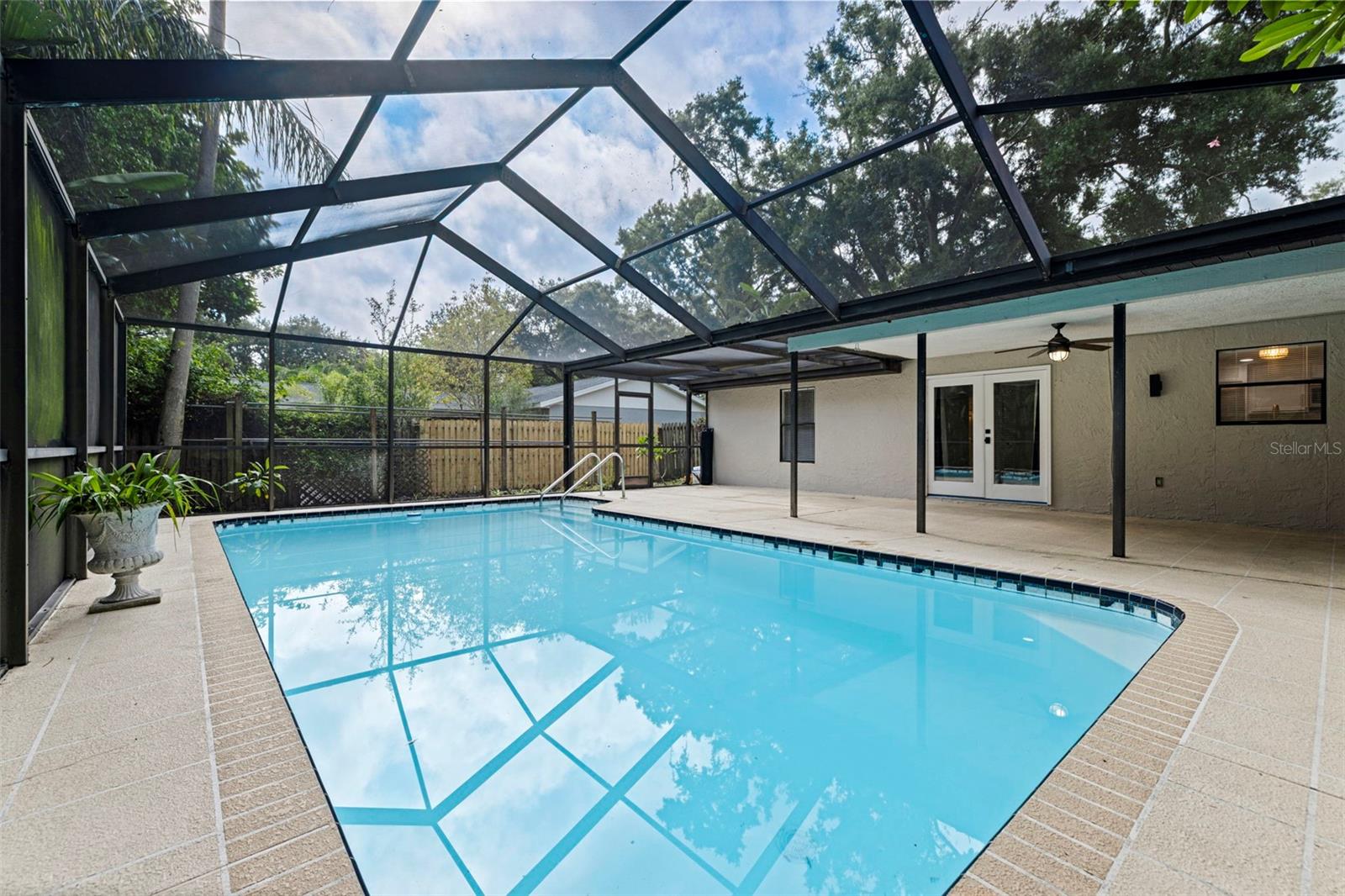 1671 Castlewood Ln, Palm Harbor, FL 34683