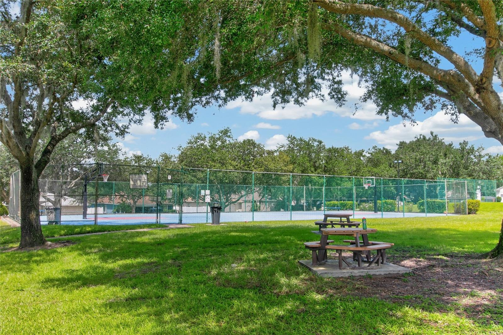 518 Summer Sails Dr, Valrico, FL 33594