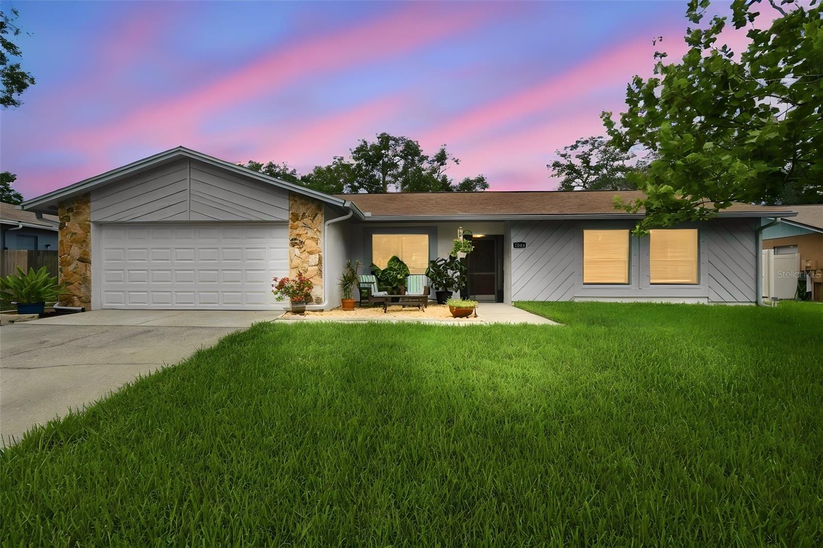 3721 Sand Pebble Dr, Valrico, FL 33596