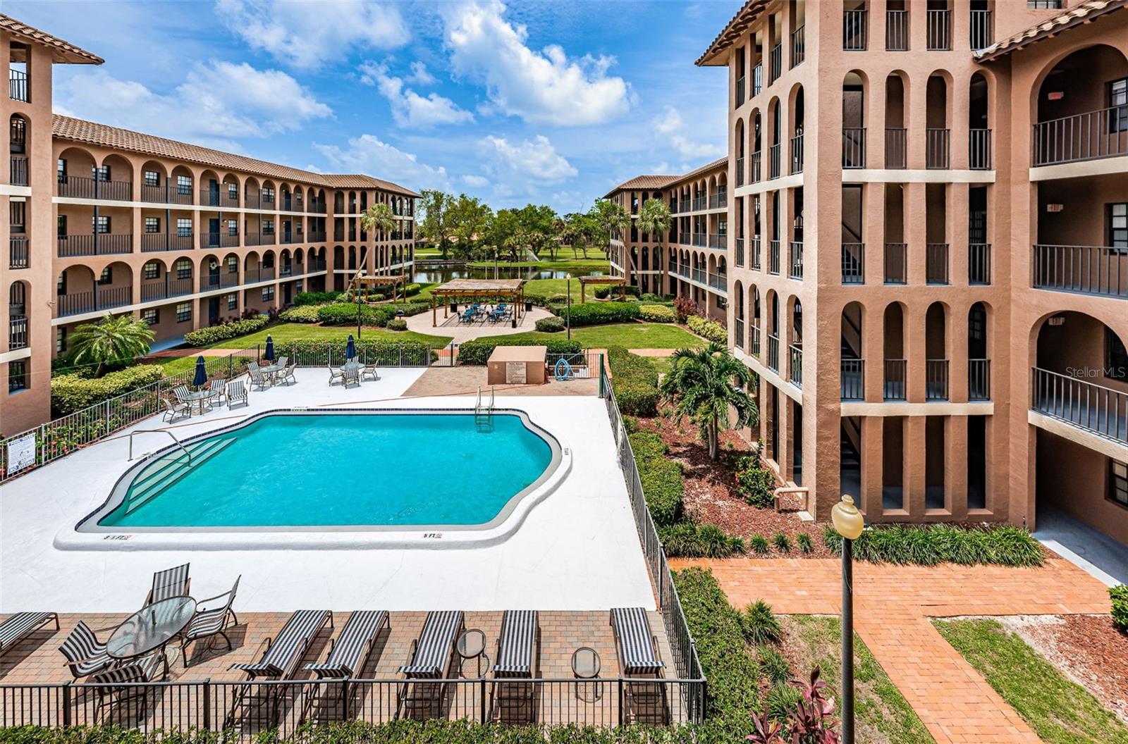 6100 Gulfport Blvd S #405, Gulfport, FL 33707