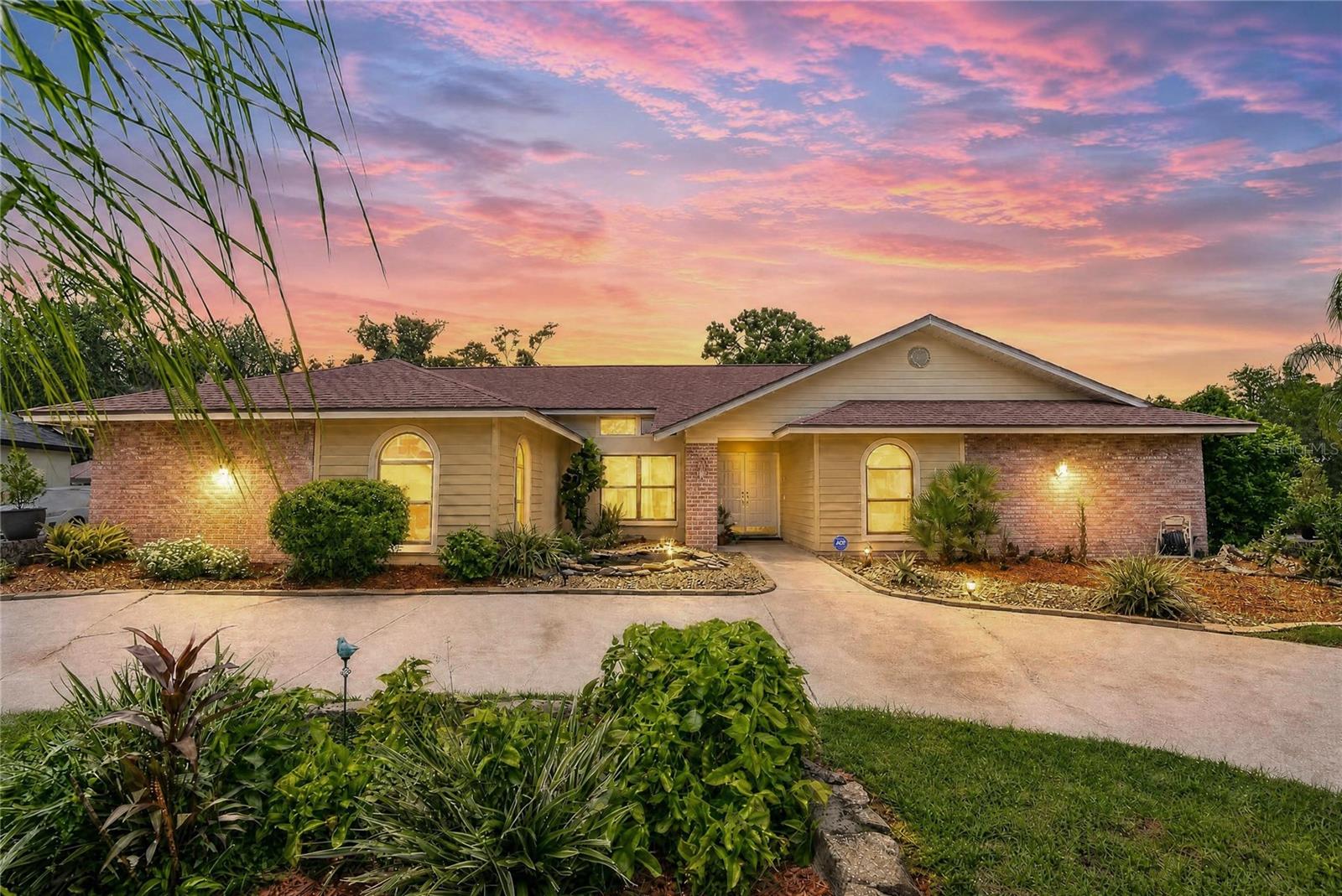 2814 Hammock Dr, Plant City, FL 33566