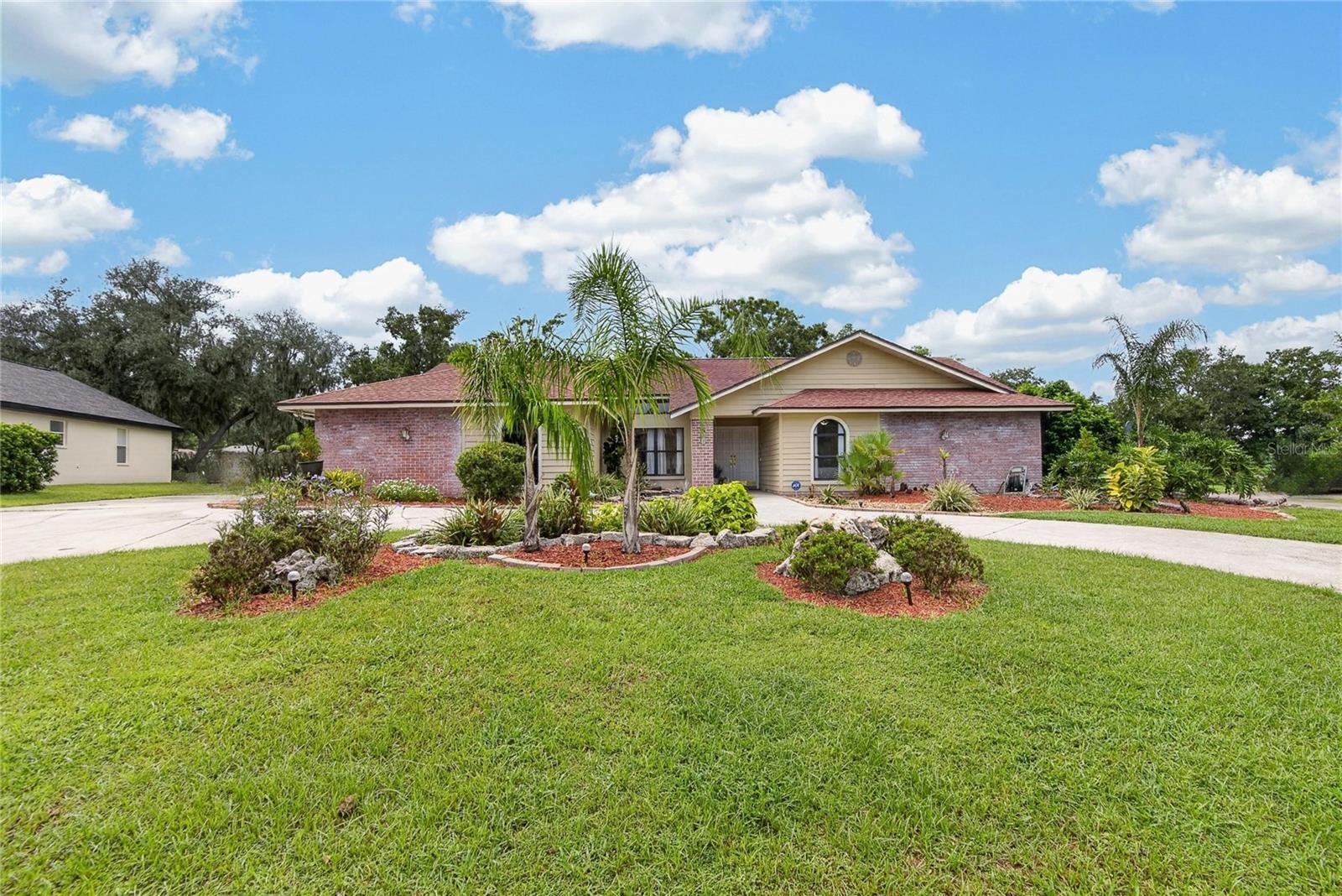 2814 Hammock Dr, Plant City, FL 33566