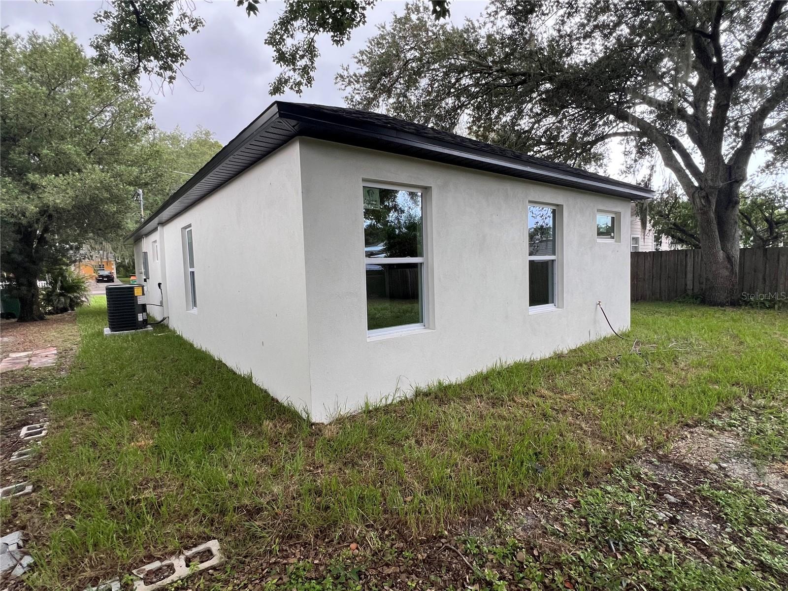 8915 N Willow Ave, Tampa, FL 33604
