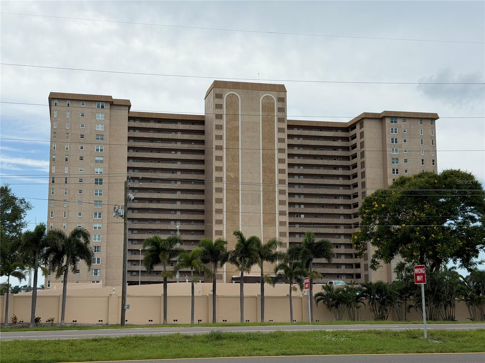 5200 Brittany Dr S #609, St Petersburg, FL 33715