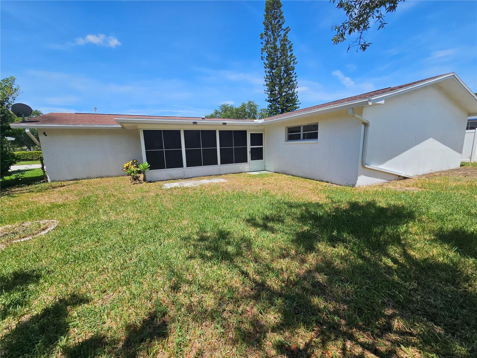 1863 Glenville Dr, Clearwater, FL 33765