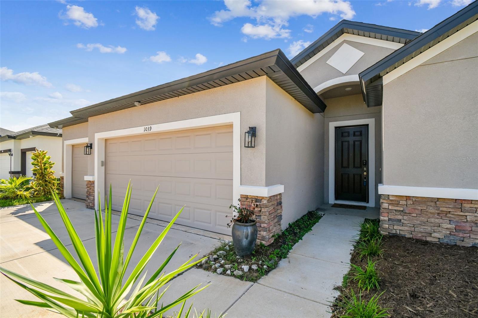 1039 Davis Heather Cir, Seffner, FL 33584