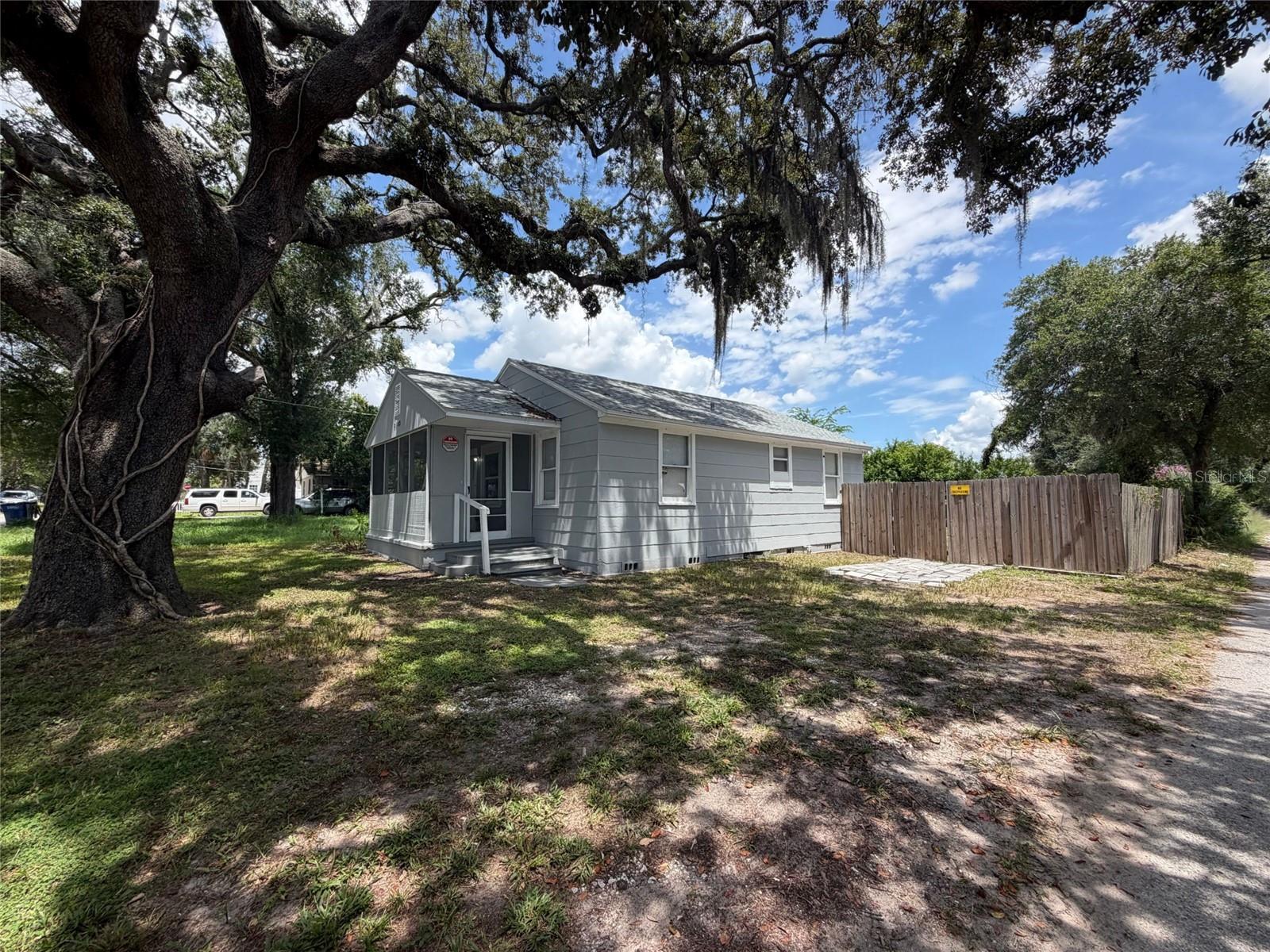 8103 N 18th St, Tampa, FL 33604