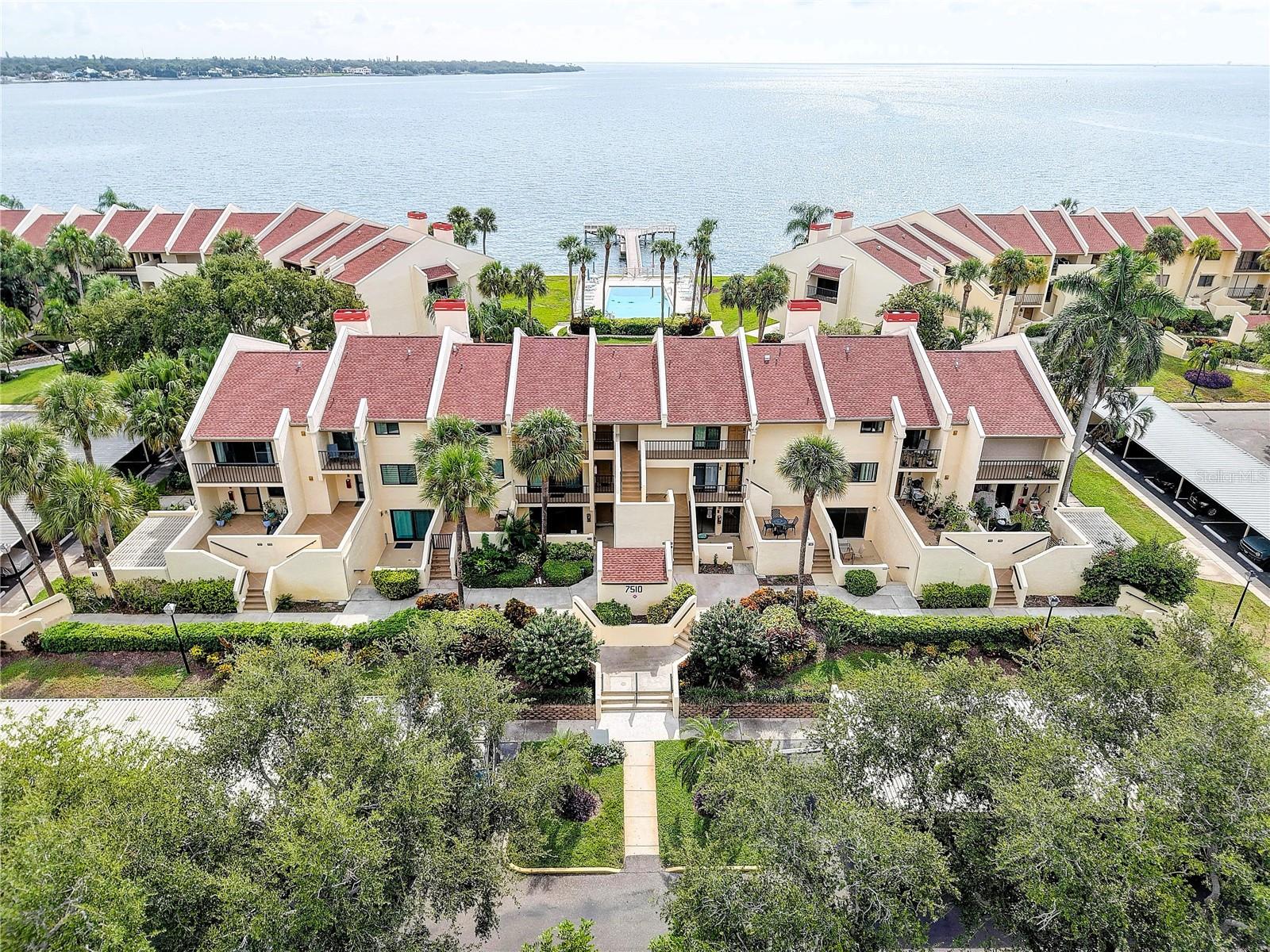 7510 Sunshine Skyway Ln S #T13, St Petersburg, FL 33711