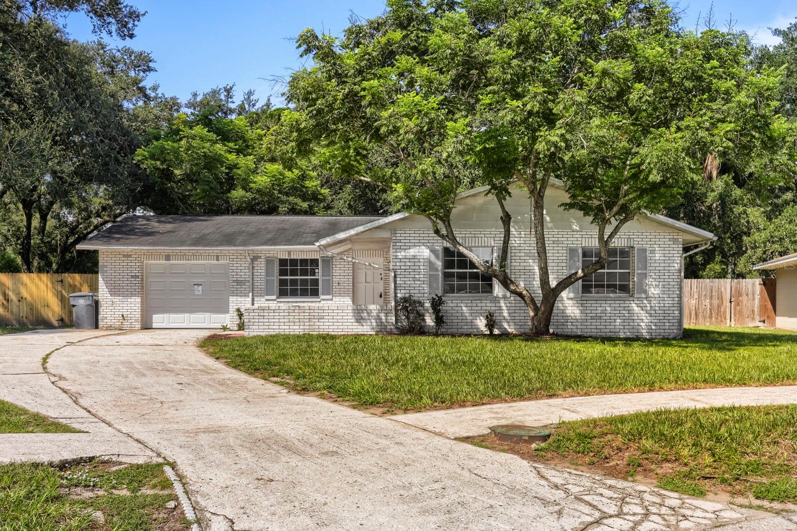 1418 Oak Valley Dr, Seffner, FL 33584