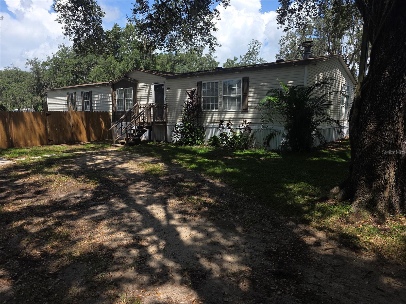 1020 Brinwood Dr, Seffner, FL 33584