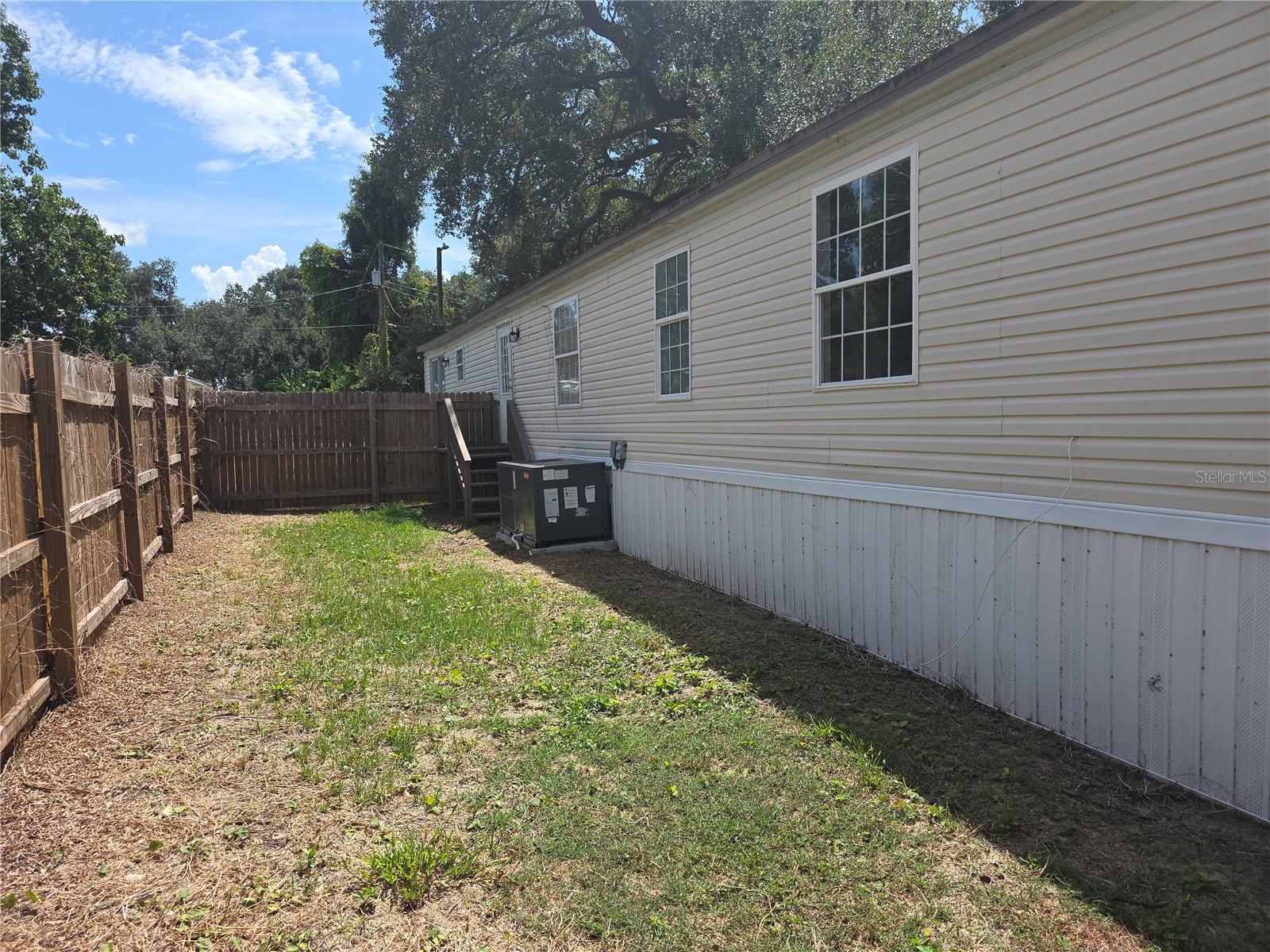 1020 Brinwood Dr, Seffner, FL 33584