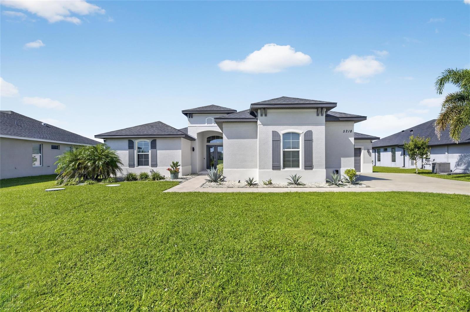 5218 Lake Venice Dr, Wimauma, FL 33598
