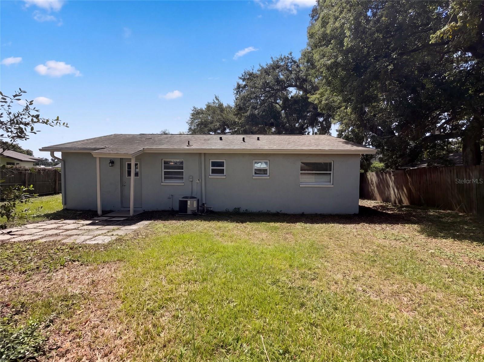 121 Inwood Cir, Brandon, FL 33510