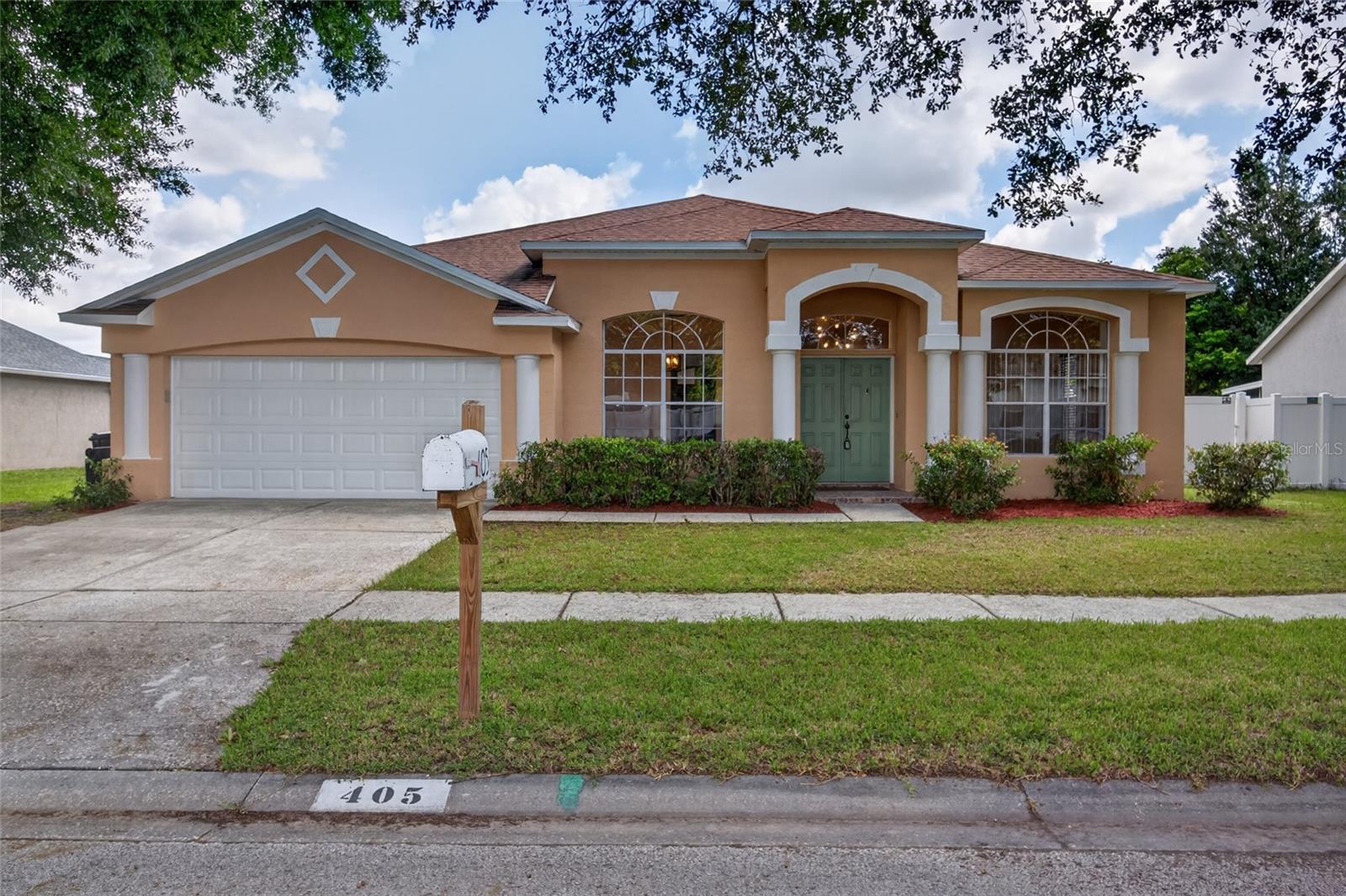 405 Country Vineyard Dr, Valrico, FL 33594