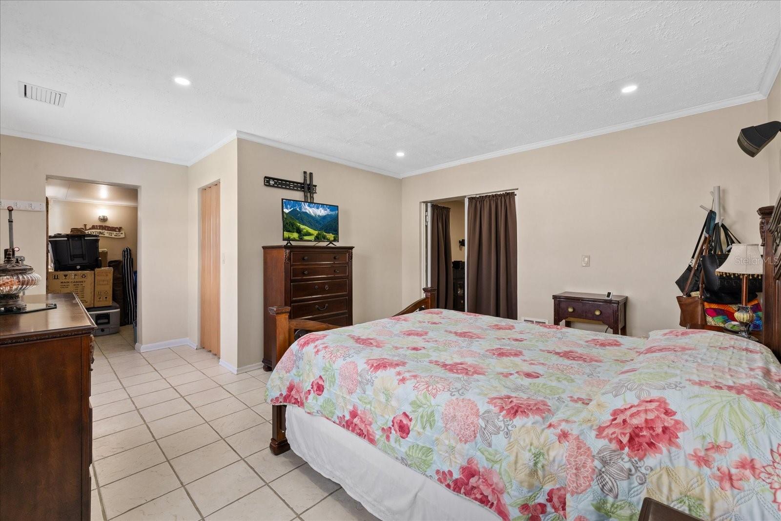 5809 N Hale Ave, Tampa, FL 33614