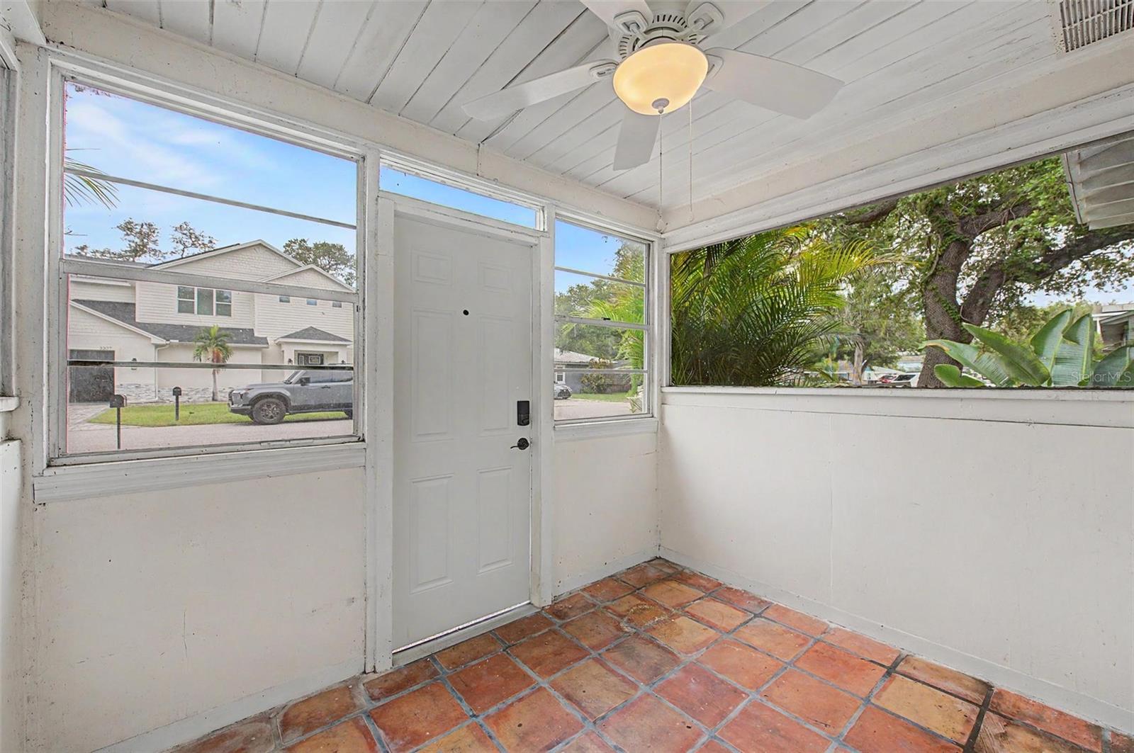 3208 W Hartnett Ave, Tampa, FL 33611