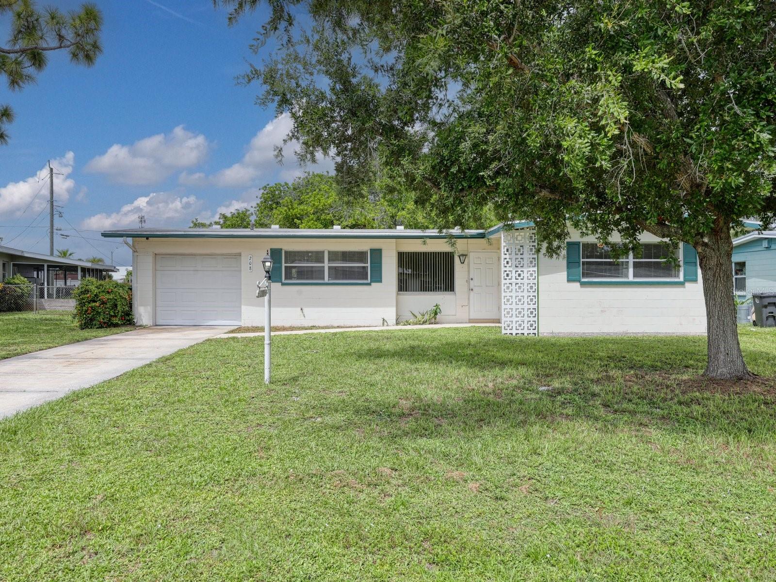 208 62nd St W, Bradenton, FL 34209
