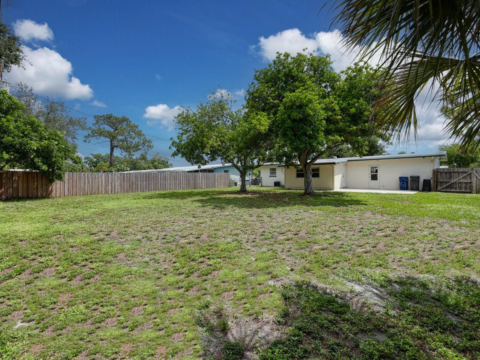 208 62nd St W, Bradenton, FL 34209