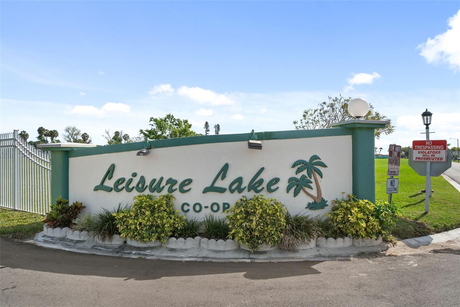 136 Lakeview Dr, Palmetto, FL 34221