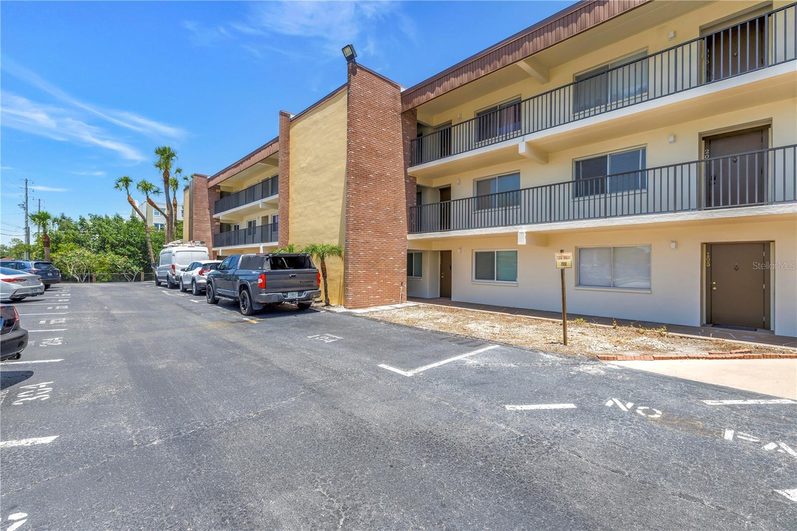 4435 1st St NE #305, St Petersburg, FL 33703