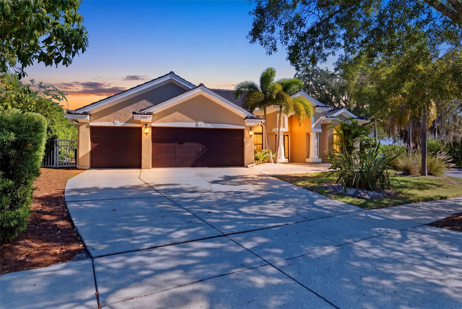 1102 Marina Dr, Tarpon Springs, FL 34689