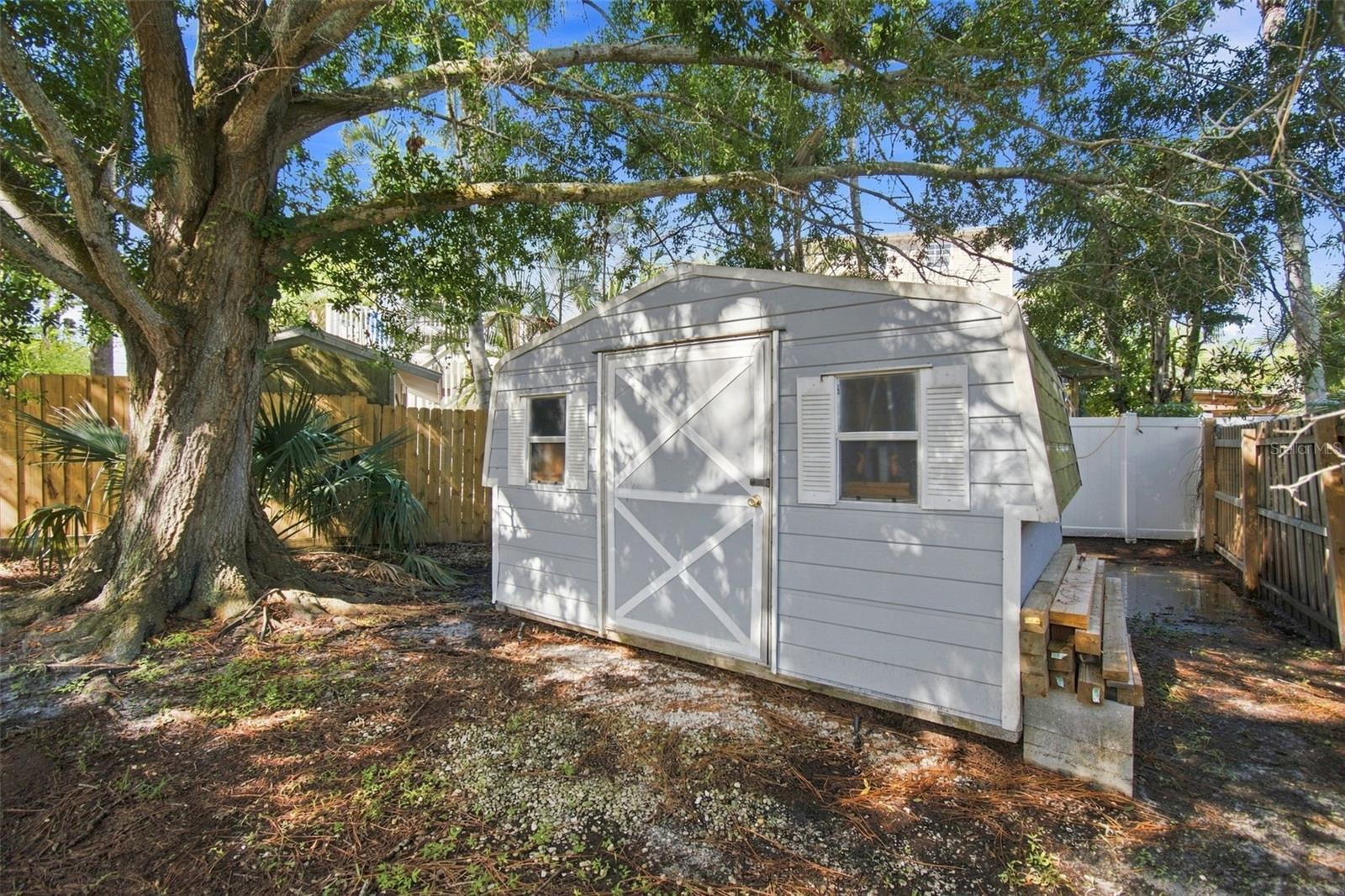 201 Lagoon Dr, Palm Harbor, FL 34683