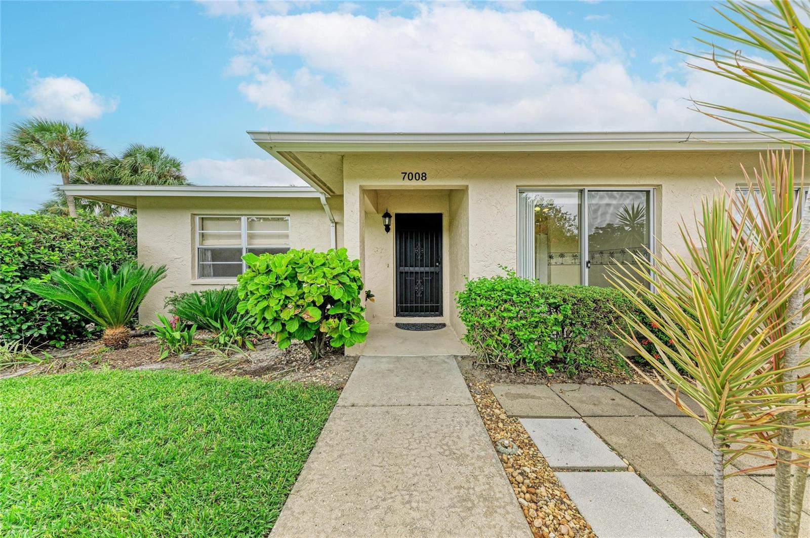 7008 W Country Club Dr N #139, Sarasota, FL 34243
