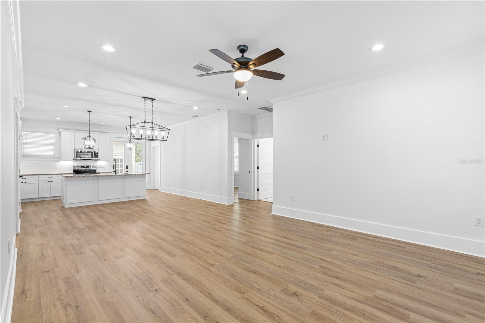 3923 W Gray St, Tampa, FL 33609