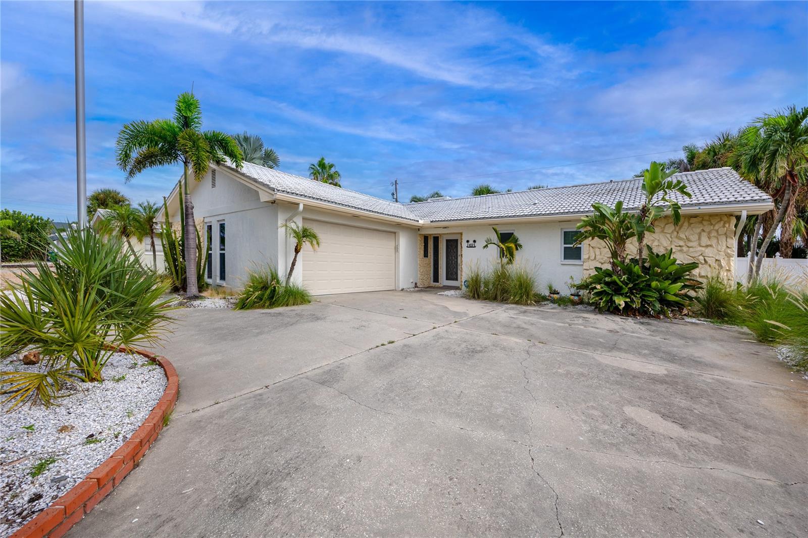 107 21st St, Belleair Beach, FL 33786