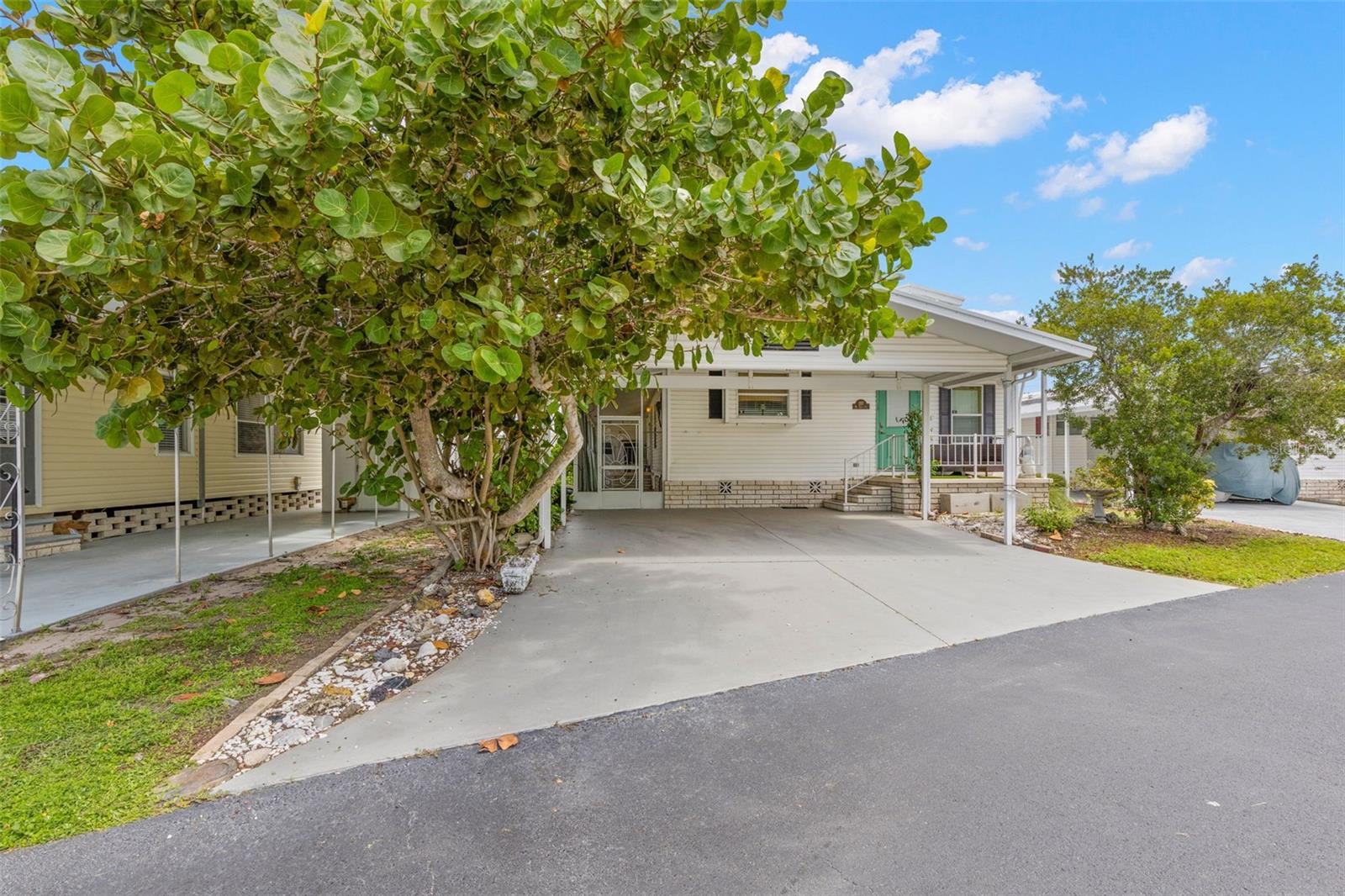 357 Mount Saxon Ave NE #323, St Petersburg, FL 33702