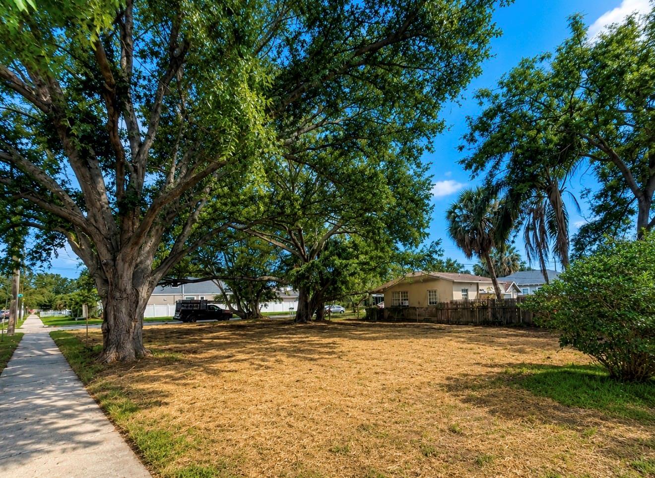 302 N Albany Ave, Tampa, FL 33606