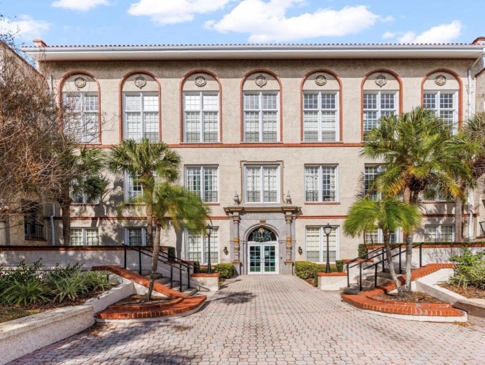 701 Mirror Lake Dr N #317, St Petersburg, FL 33701
