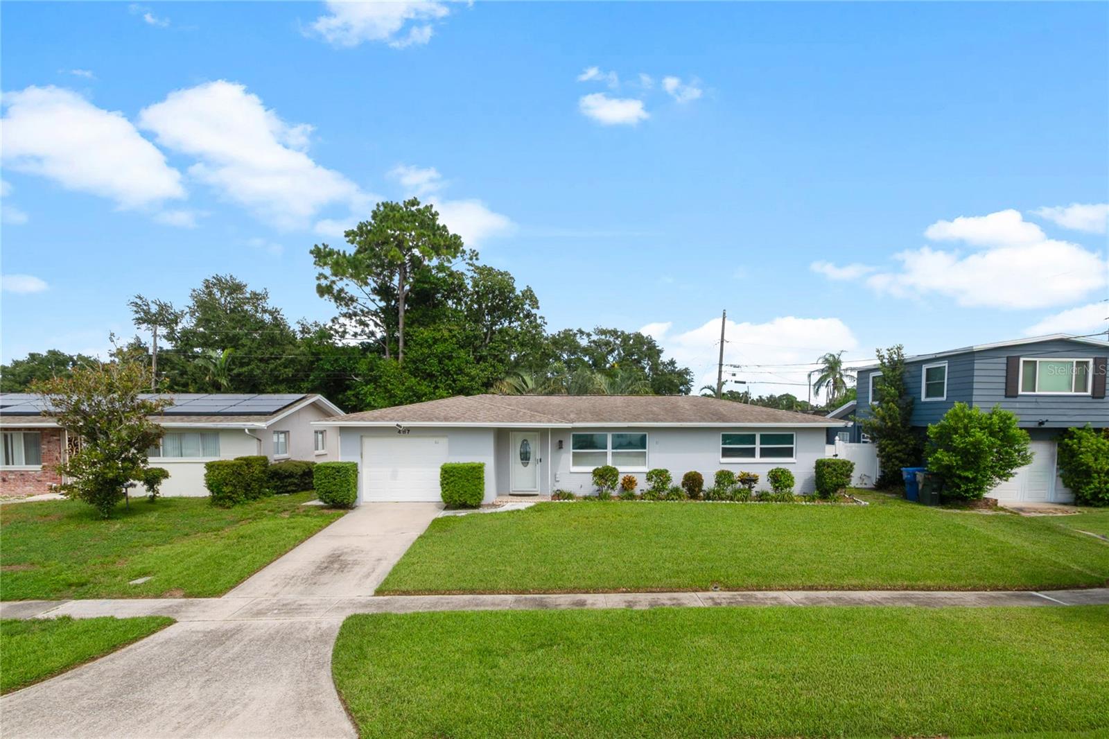 487 Lake Hill Ln, Largo, FL 33771