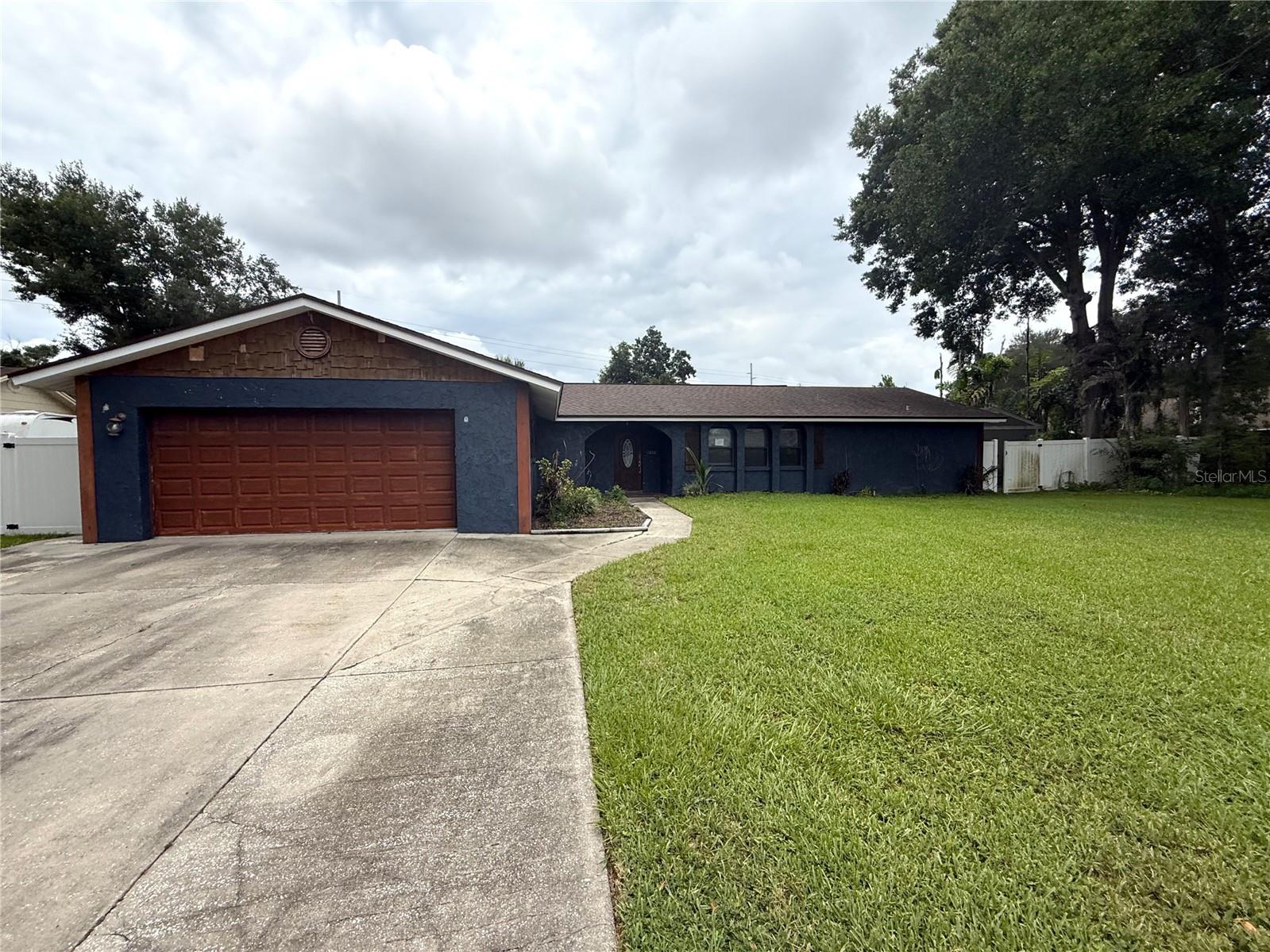1806 N Waterman Dr, Valrico, FL 33594