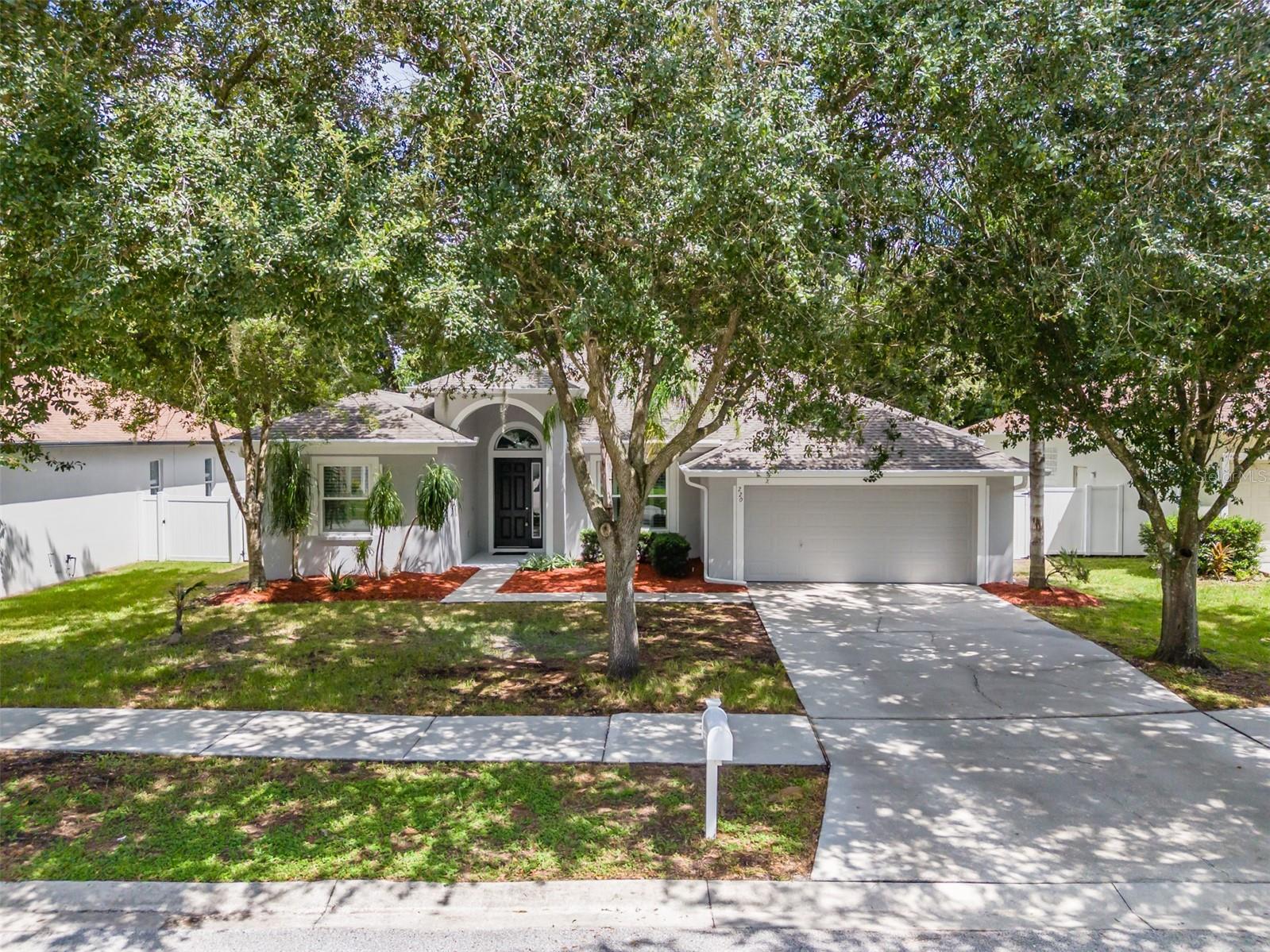 220 Taylor Bay Ln, Brandon, FL 33510