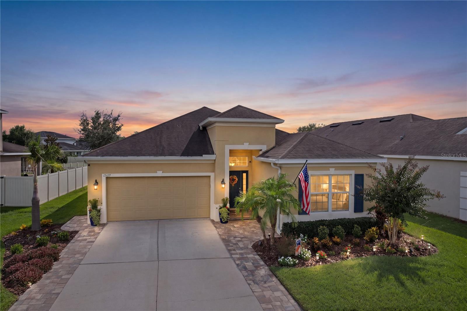 17527 Bright Wheat Dr, Lithia, FL 33547
