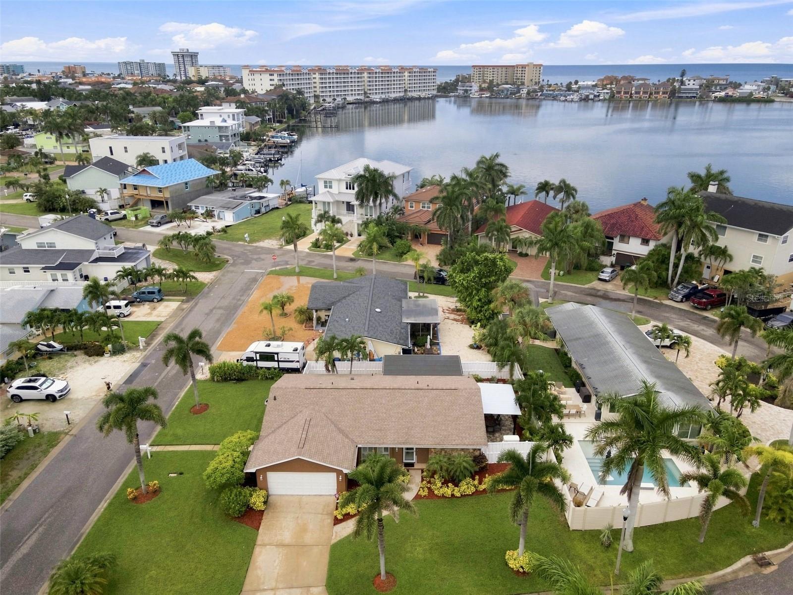 28 Wall Ter, Redington Shores, FL 33708