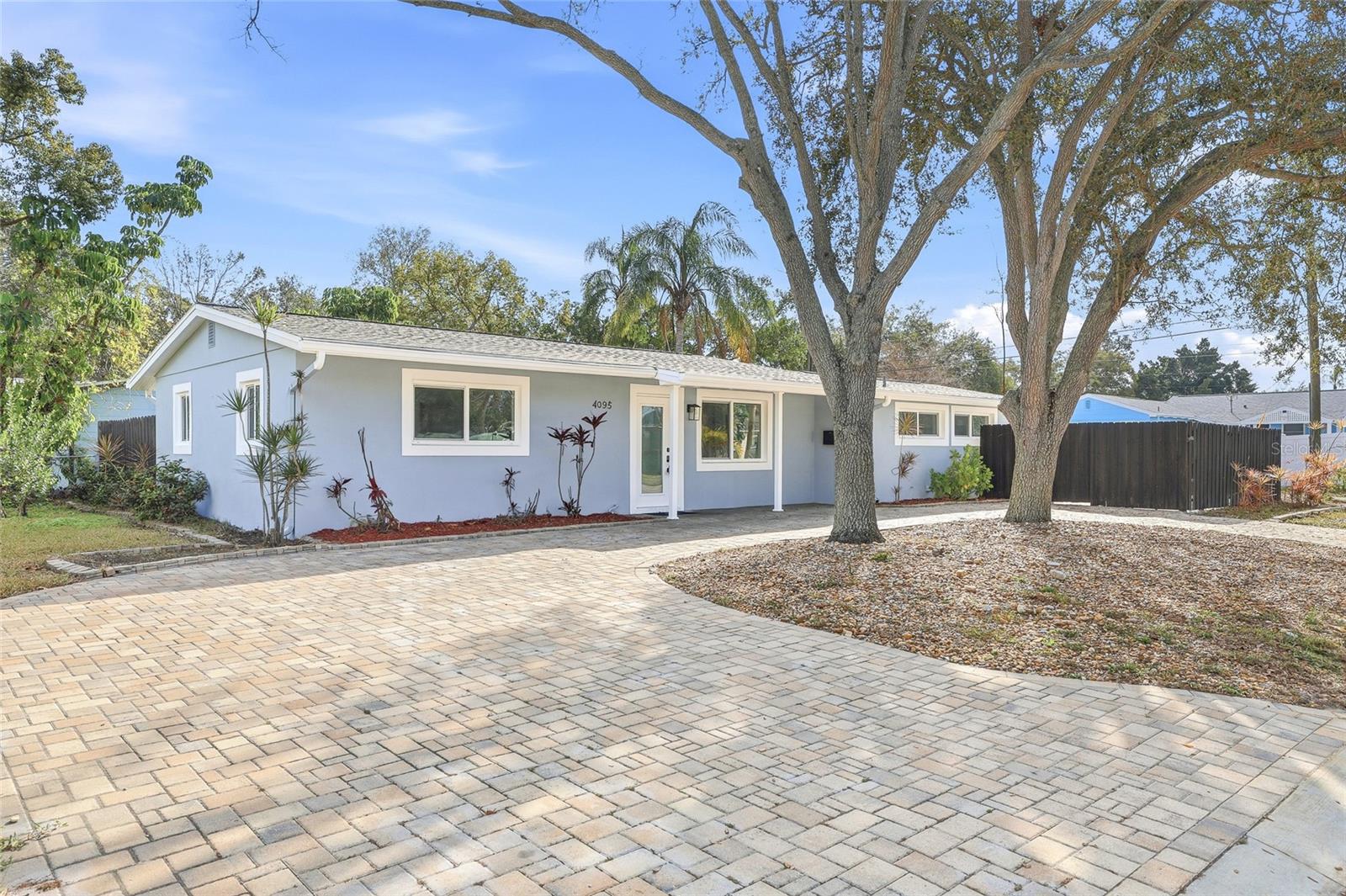 4095 Locust St NE, St Petersburg, FL 33703