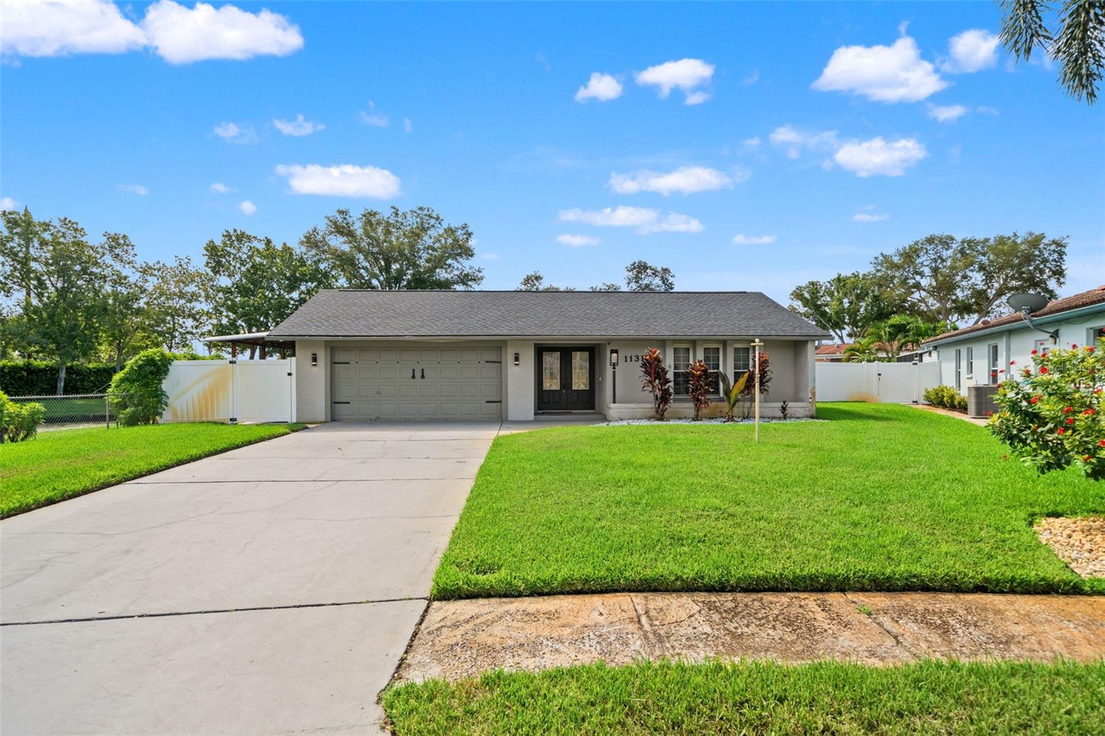 11312 Robert Dr, Seminole, FL 33778