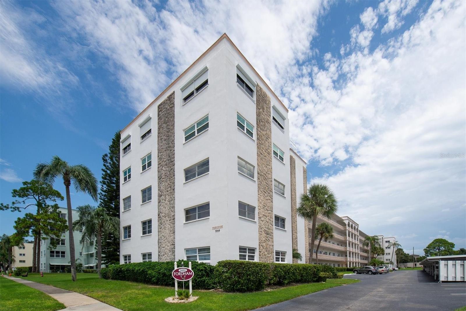 5603 80th St N #415, St Petersburg, FL 33709