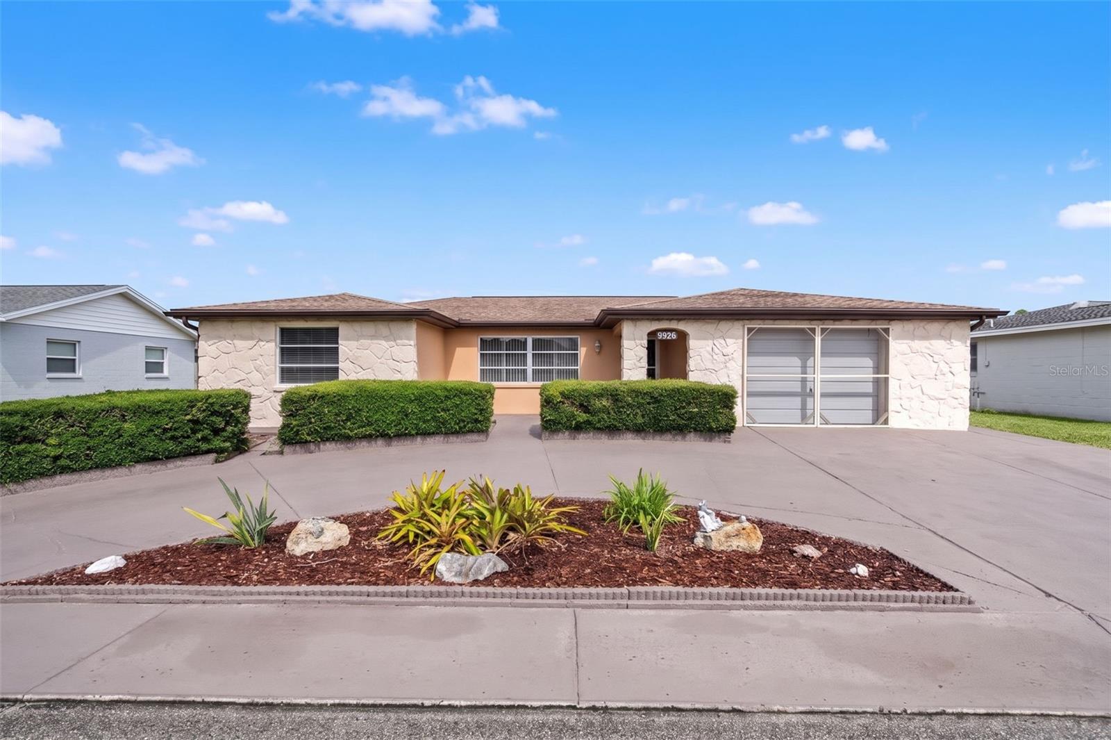9926 Lakeside Ln, Port Richey, FL 34668