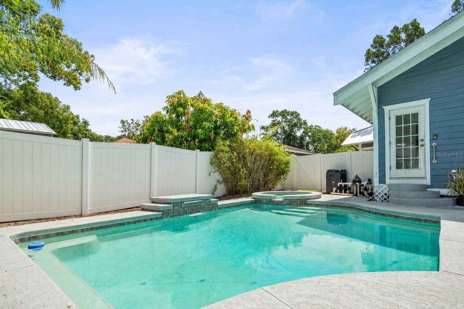 7002 N Cameron Ave, Tampa, FL 33614