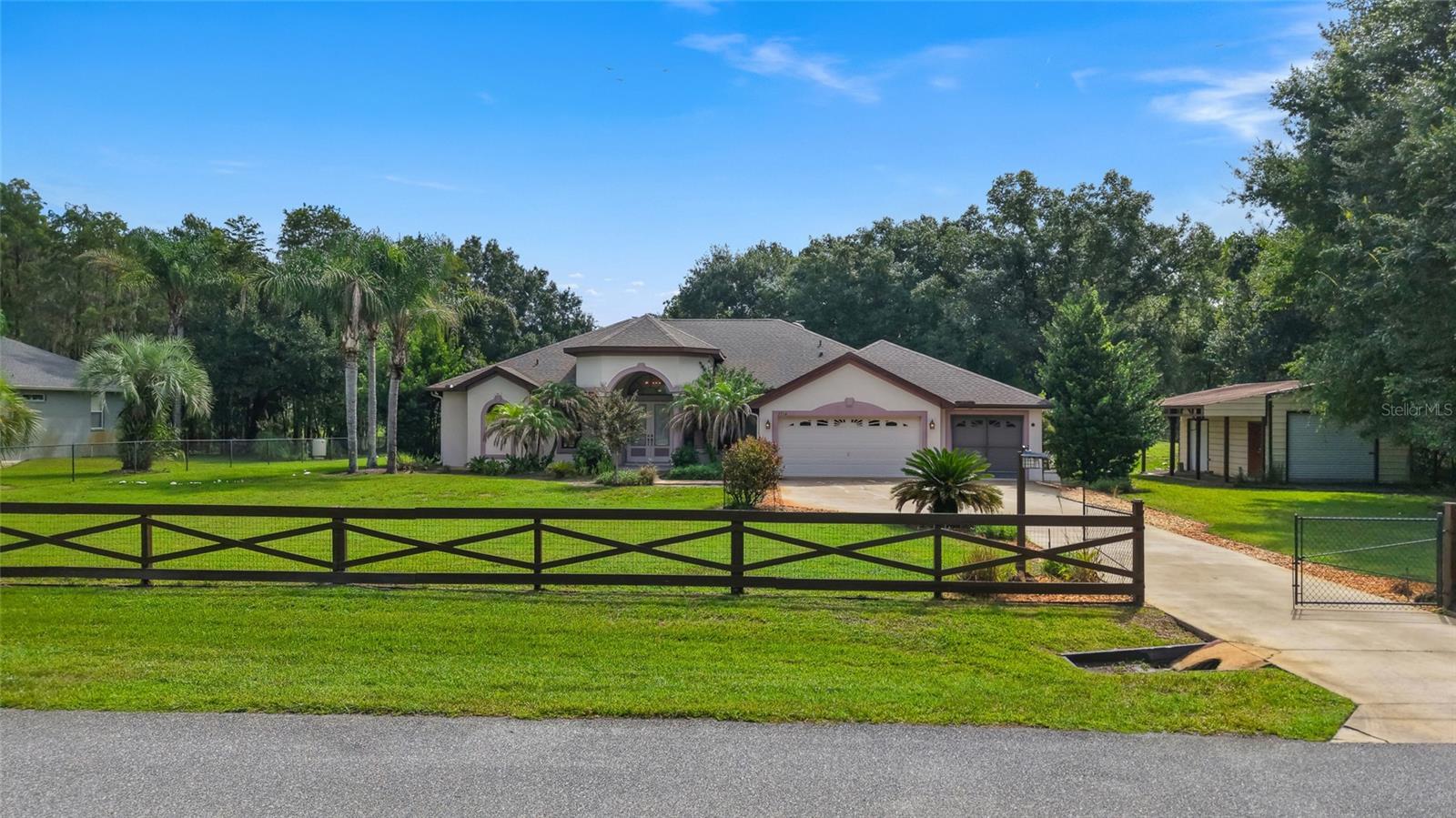 7716 Pine Lands Dr, Wesley Chapel, FL 33544